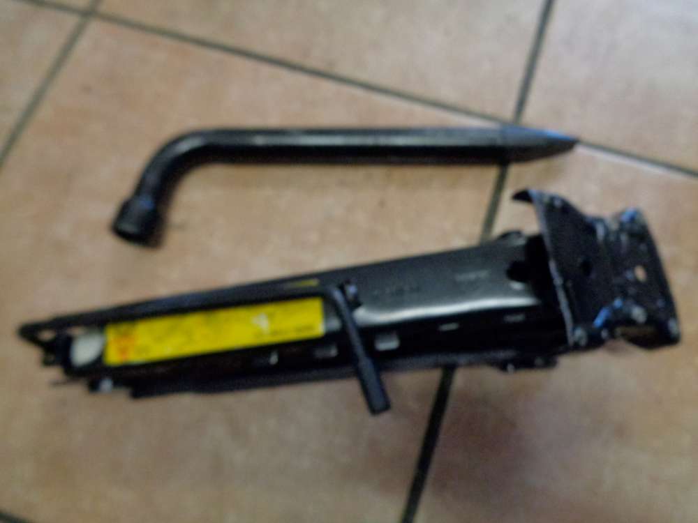 Ford Focus Bj:2002 Wagenheber Heber Radschl�ssel 98AB17080CC