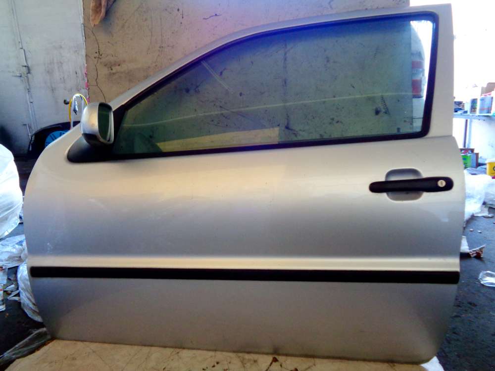 VW Polo 6N2 Bj:2000 3 Türer Tür Vorne Links Farbe:Silber LA7W