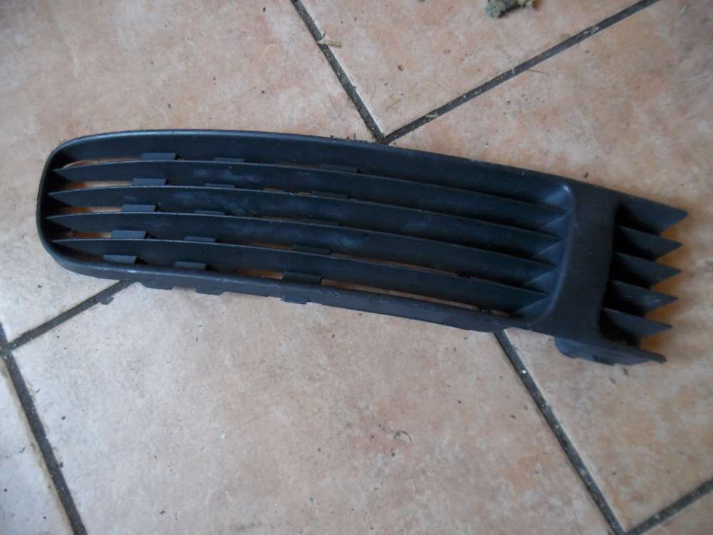 VW Passat 3B Lftungsgitter Stostange Rechts 3B0853678 