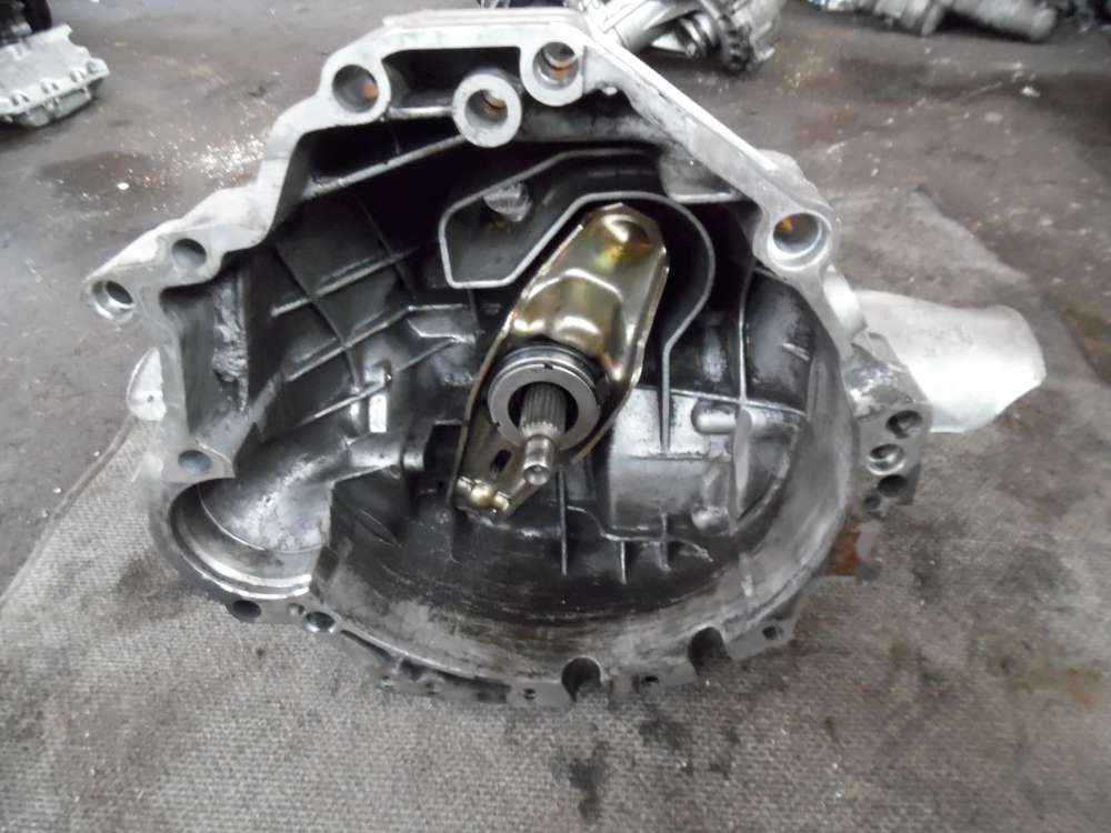 Audi A4 B5 2,4 Getriebe Schaltgetriebe DHY 5-Gang 012301211P 