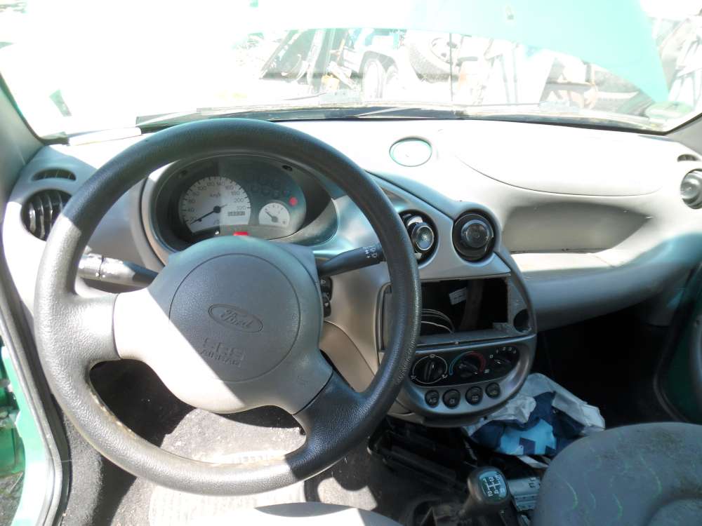 Ford Ka Bj:2000 3Türer Armaturenbrett Cockpit Ohne Einbauteile
