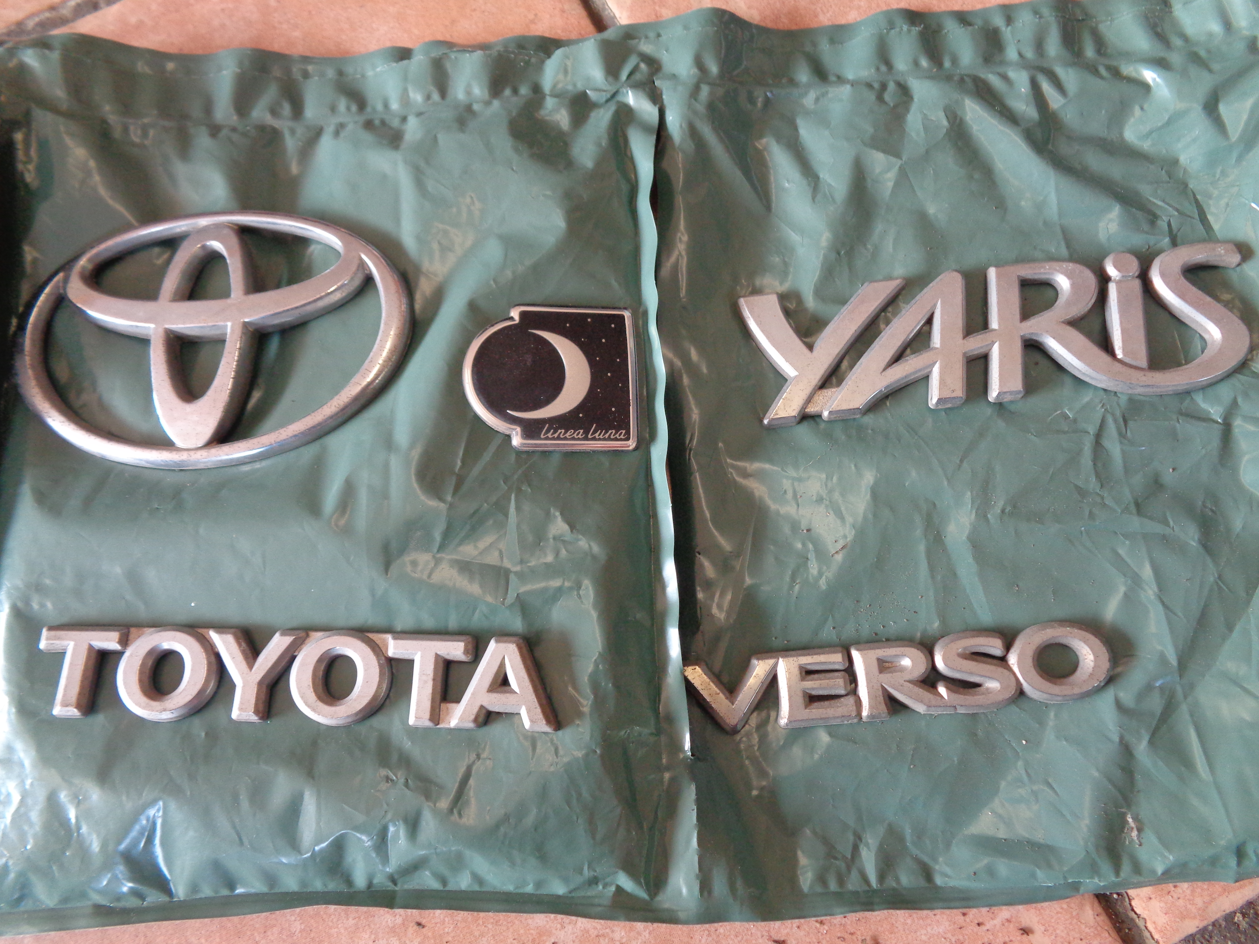 Toyota Yaris Verso Schriftzug Emblem für Heckklappe Hinten