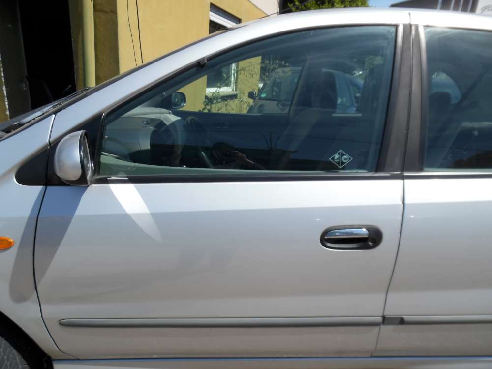 Nissan Almera Tino Tür Vorne Links silber Farbcod : KL0