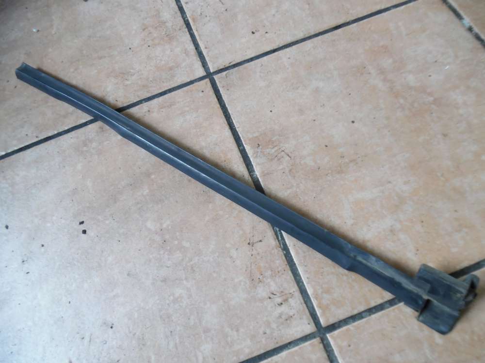 VW Golf III / IV Cabrio Schachtleiste Fenster Aussen Hinten Rechts 1E0847346