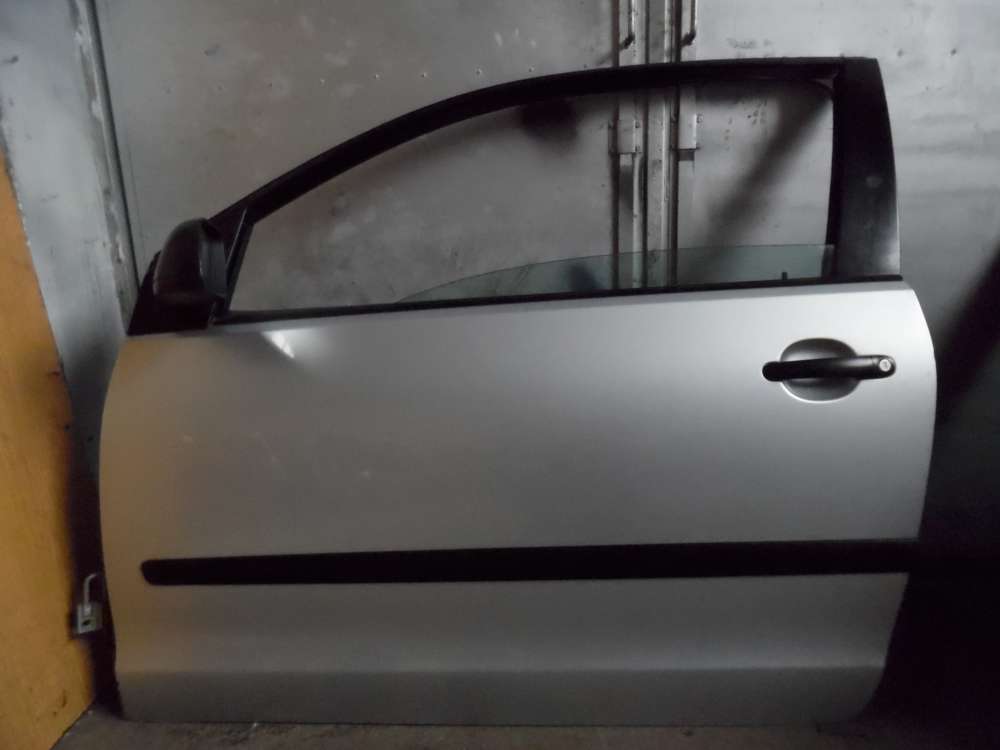 VW Polo 9N 3-Türer Tür Vorne Links silber Metallic Farbcode : LA7W