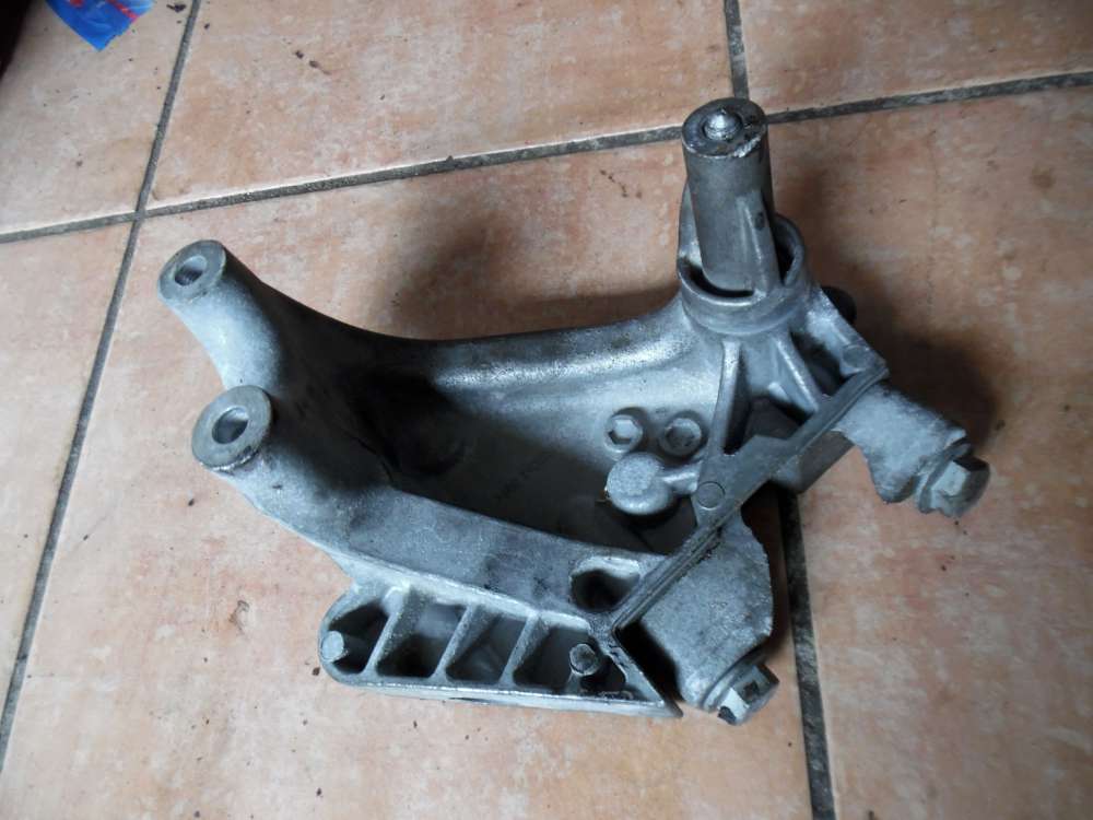 VW Caddy III Motorhalter 04L199207 