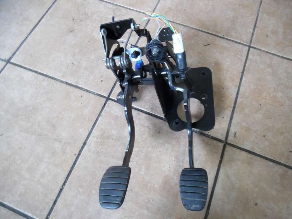 Renault Espace IV Bremspedal Kupplungspedal mit Halter 8200139603
