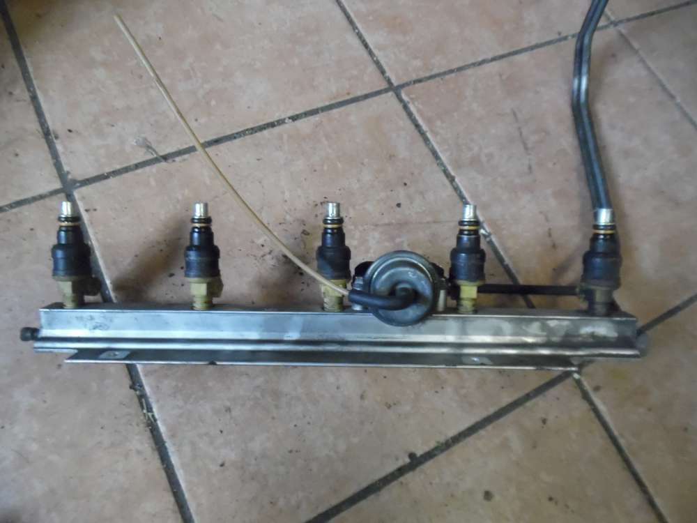 Volvo 850 2,5L Einspritzleiste Einspritzdse