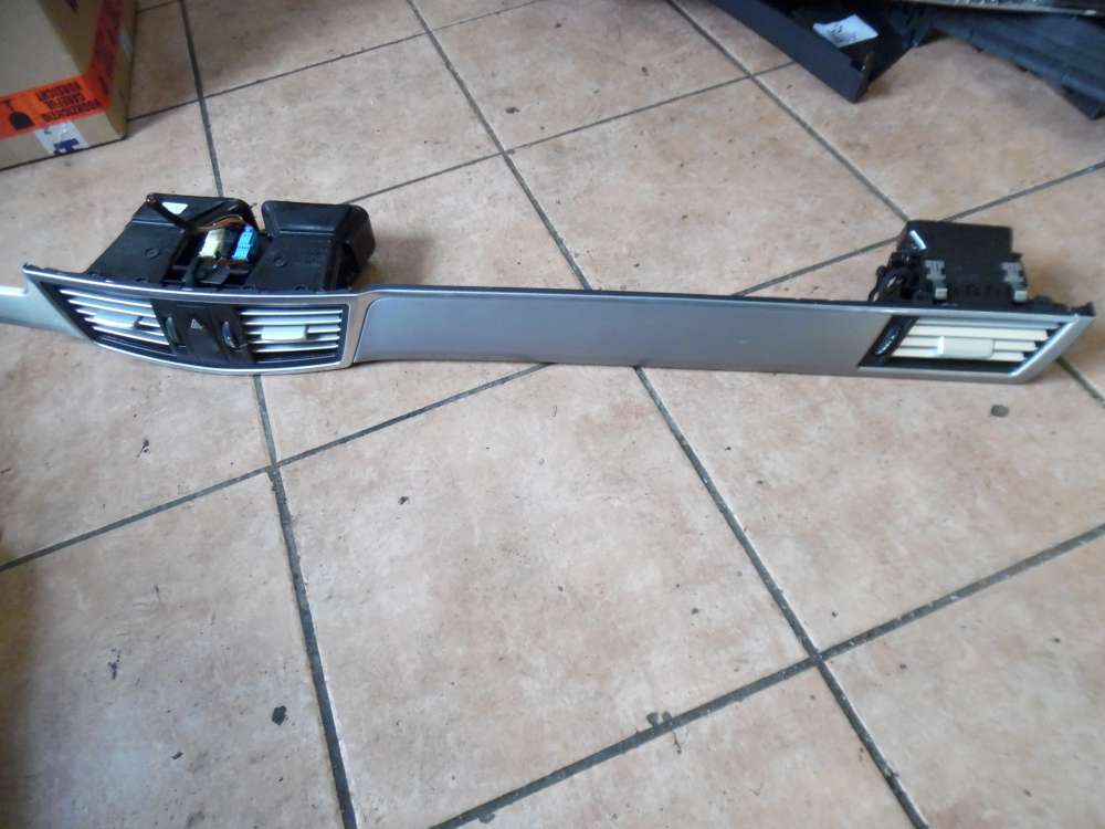 Mercedes-Benz E-Klasse W212 Leiste Armaturenbrett Mitte mit Luftdsen A212680XX71