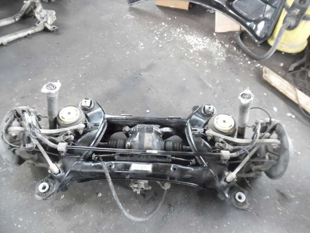 Mercedes-Benz E-Klasse W212 Differential Hinterachse Achstrger 2123508001/ 2043500372