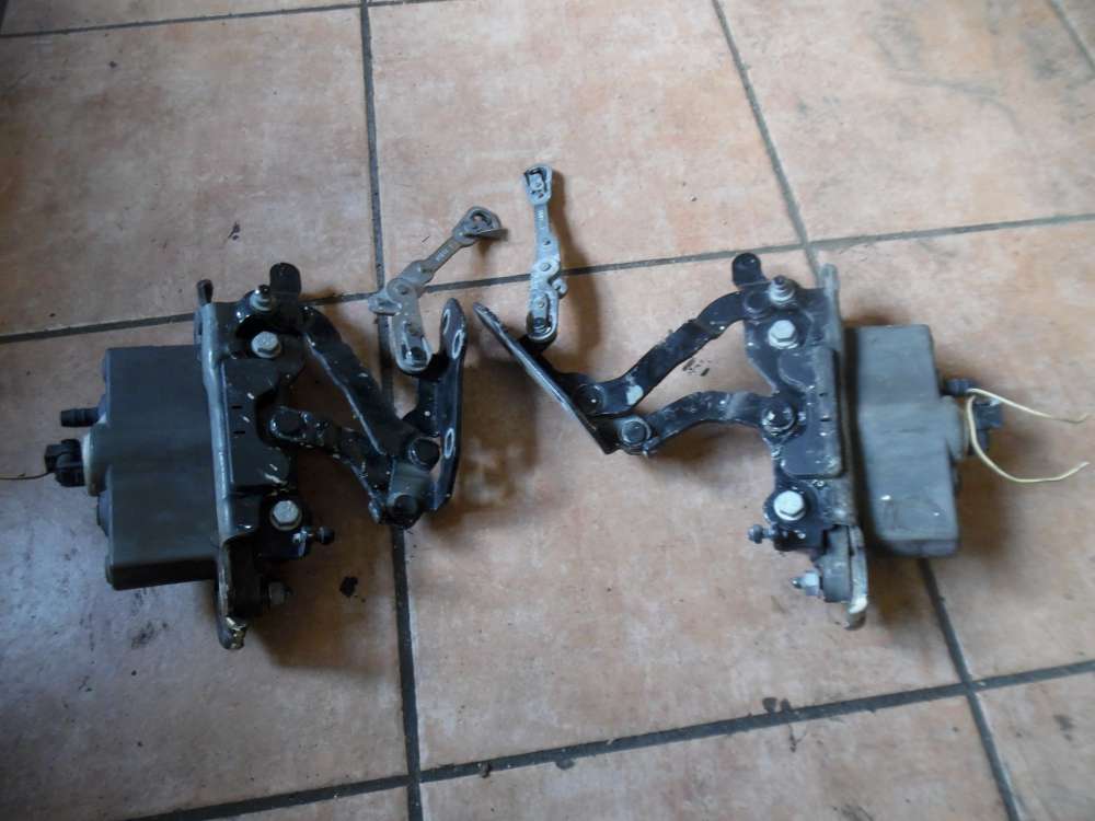 Mercedes-Benz E-Klasse W212 Motorhaubenscharnier A2129066201 A2129066301