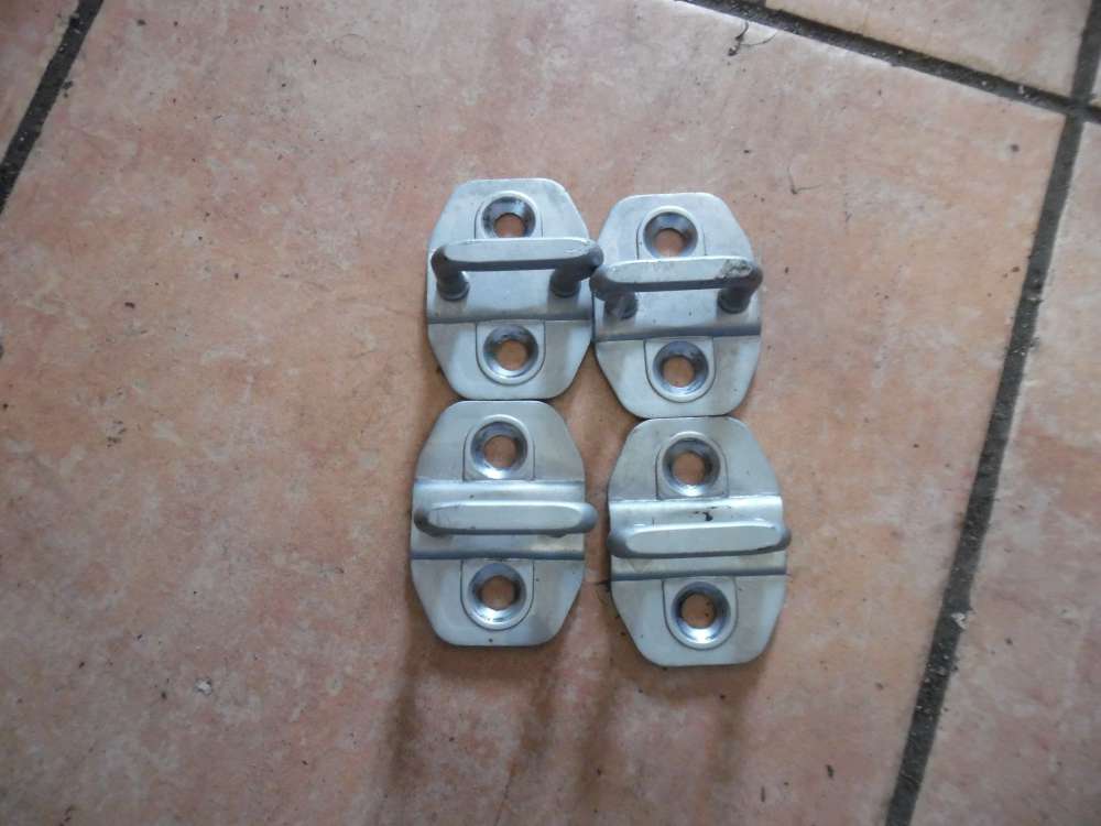 Mercedes-Benz E-Klasse W212 Trschliekeil Fanghaken 11000049B