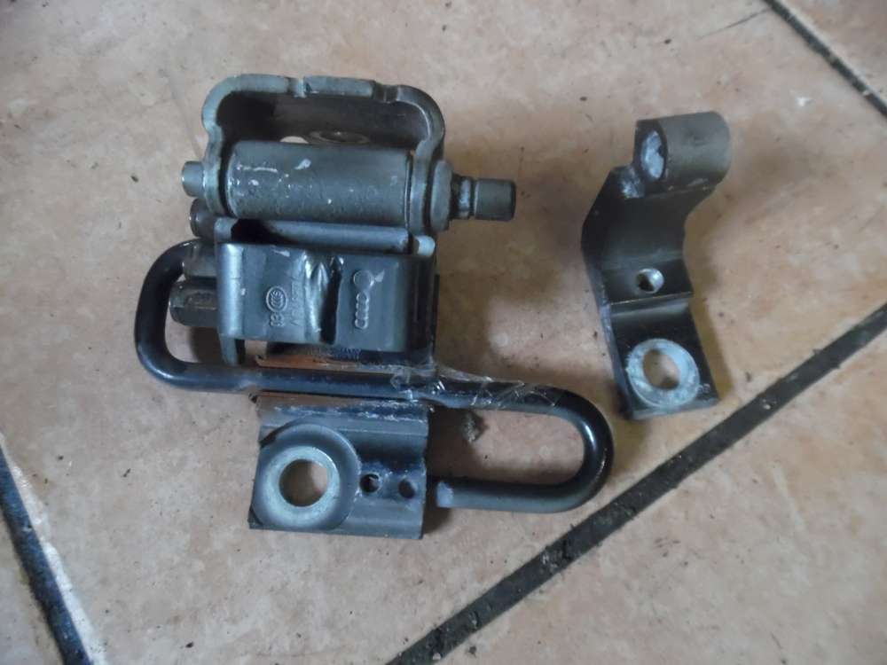 Audi A3 8E Trscharnier Scharnier Vorne Rechts 8E0831412