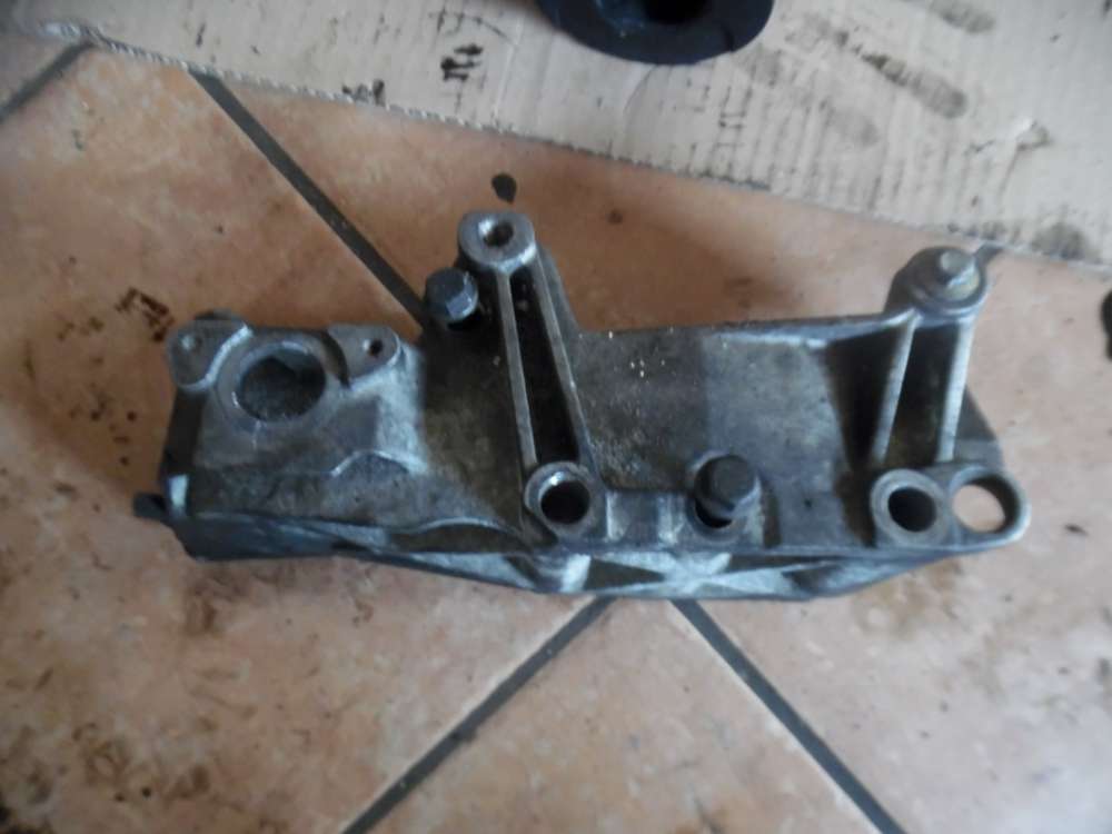 Renault Espace IV 2,2dci Motorhalter 8200281990
