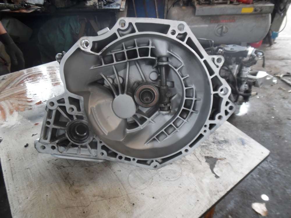 Opel Corsa B Getriebe Schaltgetriebe 5-gang 90400197