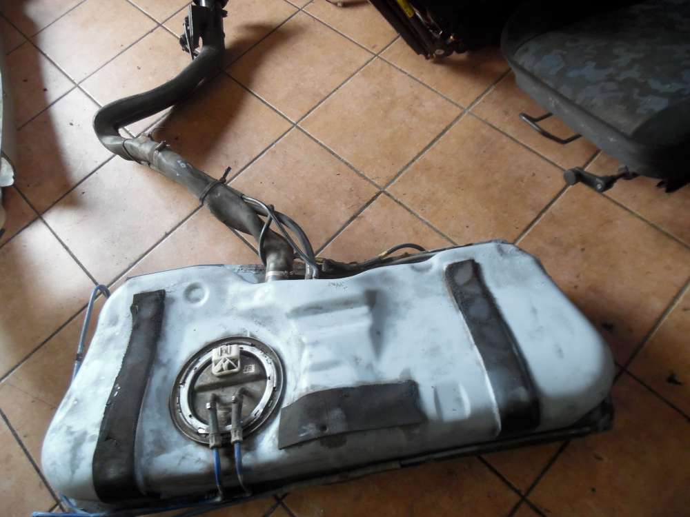Opel Corsa B Kraftstofftank, Benzinpumpe mit Eeinfllstutzen 90467440