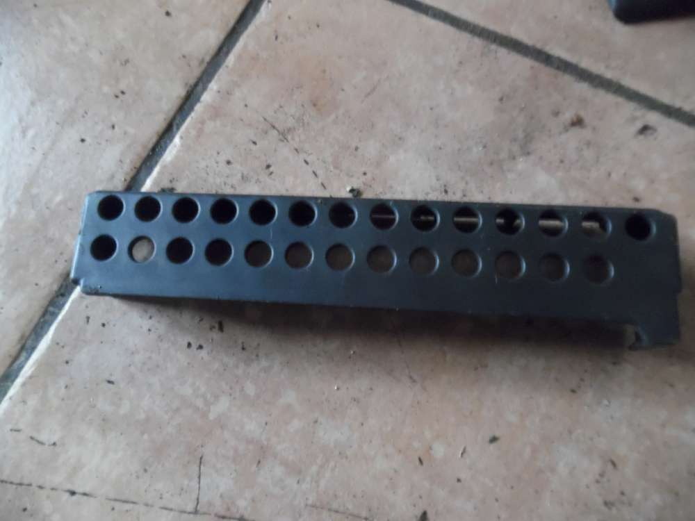 Mercedes-Benz A-Klasse W169 Abdeckung Relaiskasten Furaum A1695450003