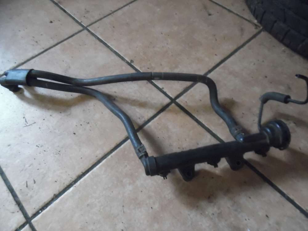 VW Polo 9N 1,2 Einspritzdse Einspritzleiste 03D133329