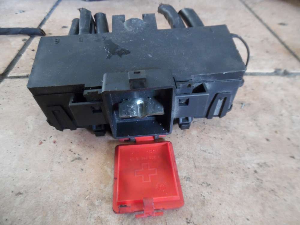 Mercedes-Benz C-Klasse W203 Sicherungskasten Batterieklemme A2035450803