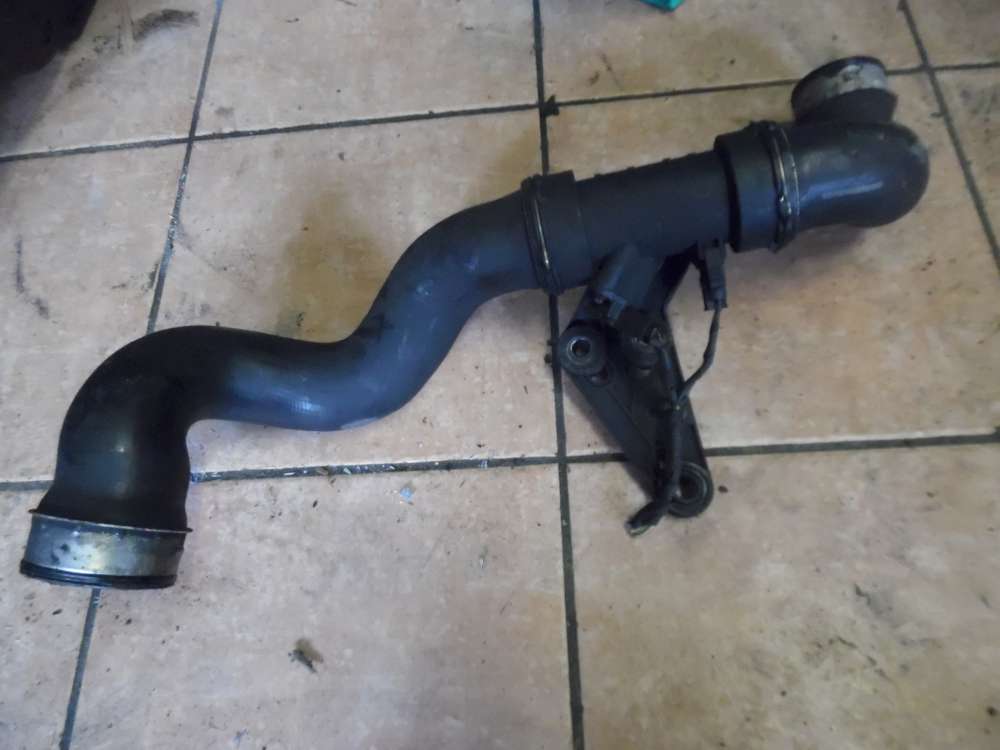 Mercedes-Benz C-Klasse W203 220CDi Ladeluftschlauch A2035200095