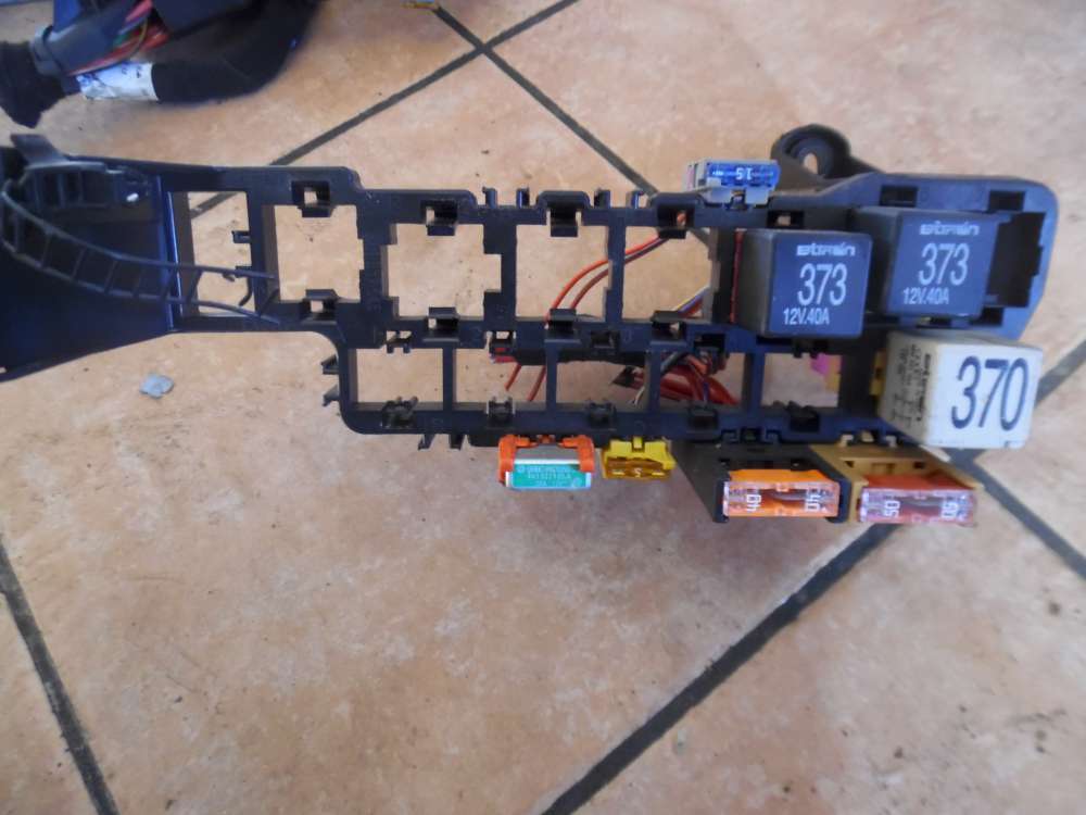 VW Passat 3B Relaishalter mit Relais 8D1937545