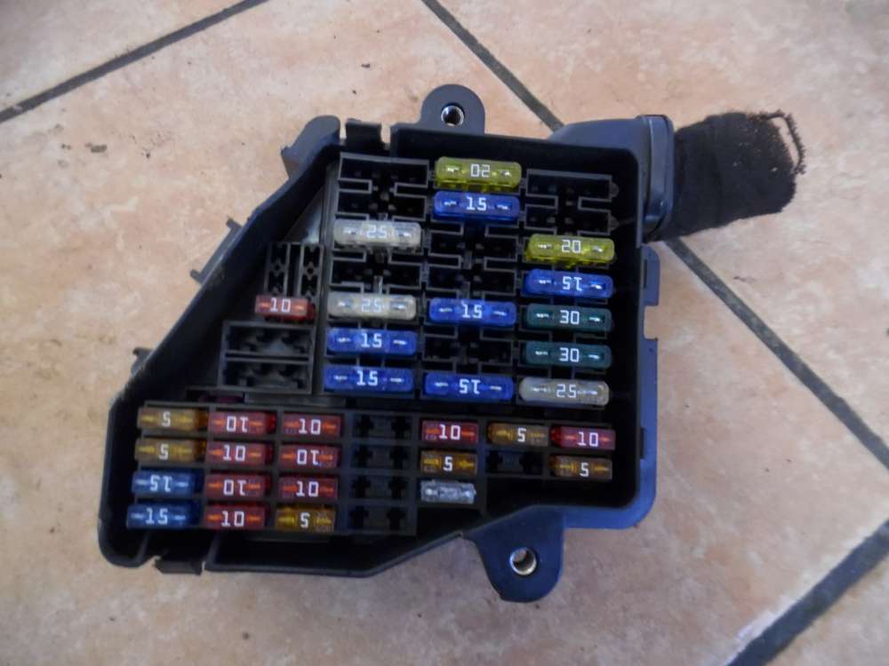 VW Passat 3B Sicherungskasten 