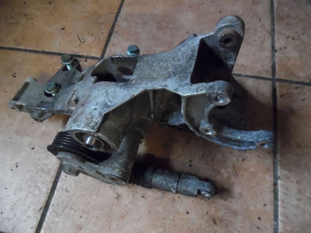 VW Passat 3B 1.9TDI Aggregatetrger Lichtmaschinenhalter 038903143AE