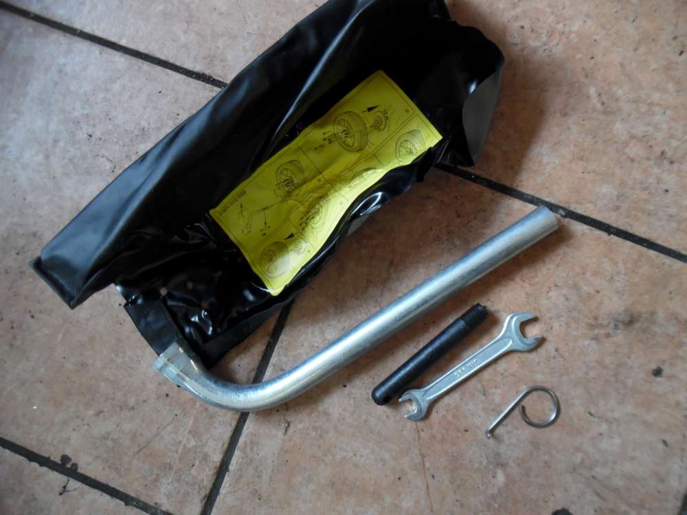 VW Passat 3B Radschl�ssel 4D0012219A 893010026