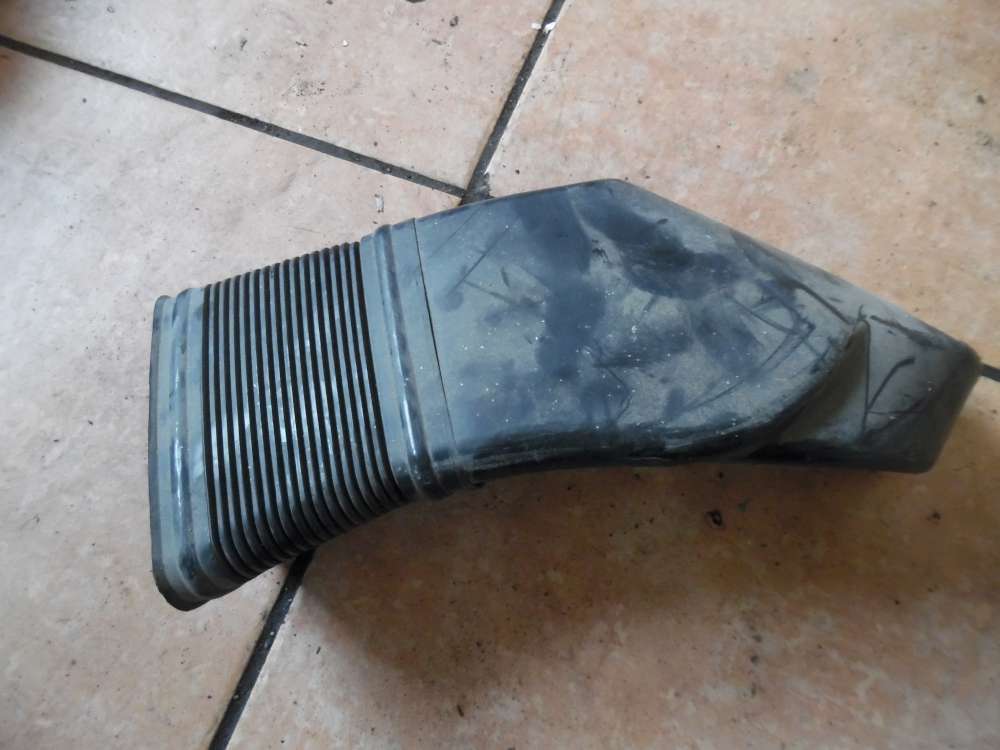 VW Passat 3B Ansuagschlauch 3B0129565