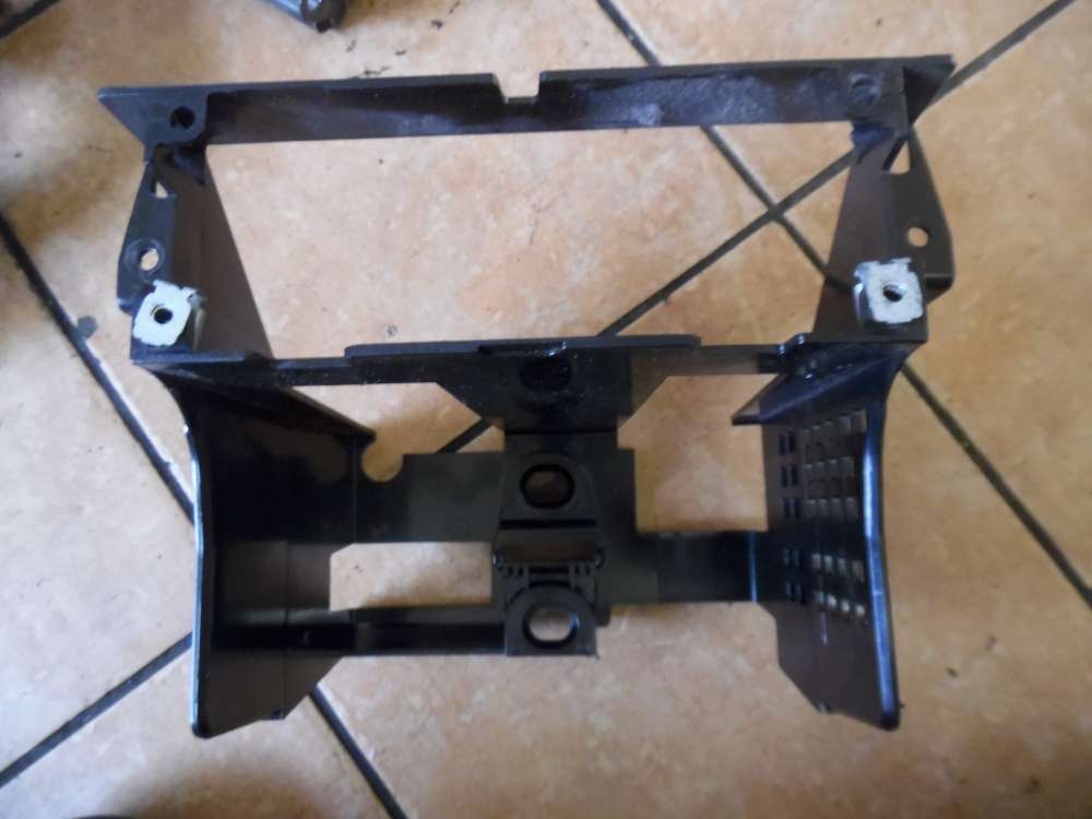 VW Passat 3B Einbauschacht 3B0858757