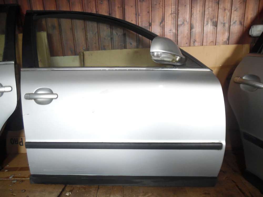 VW Passat 3B Kombi Tr Vorne Rechts Silber : LA7W