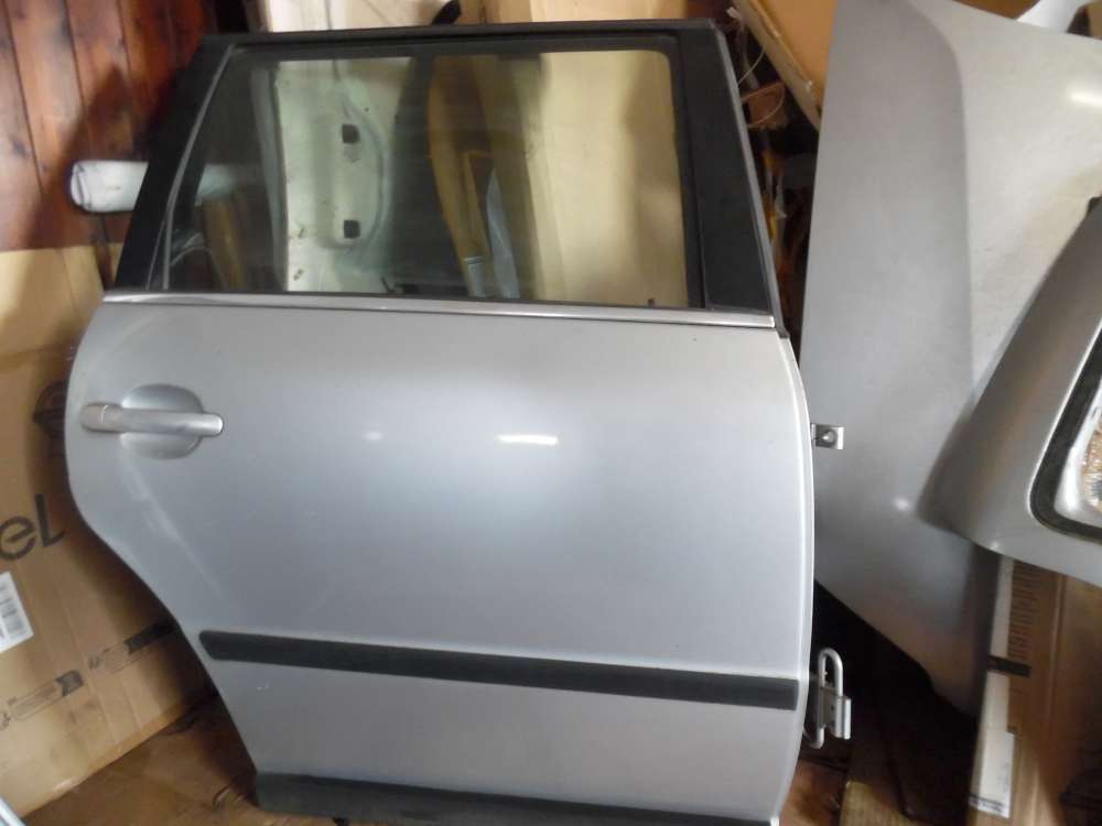 VW Passat 3B Kombi Tr Hinten Rechts Silber : LA7W