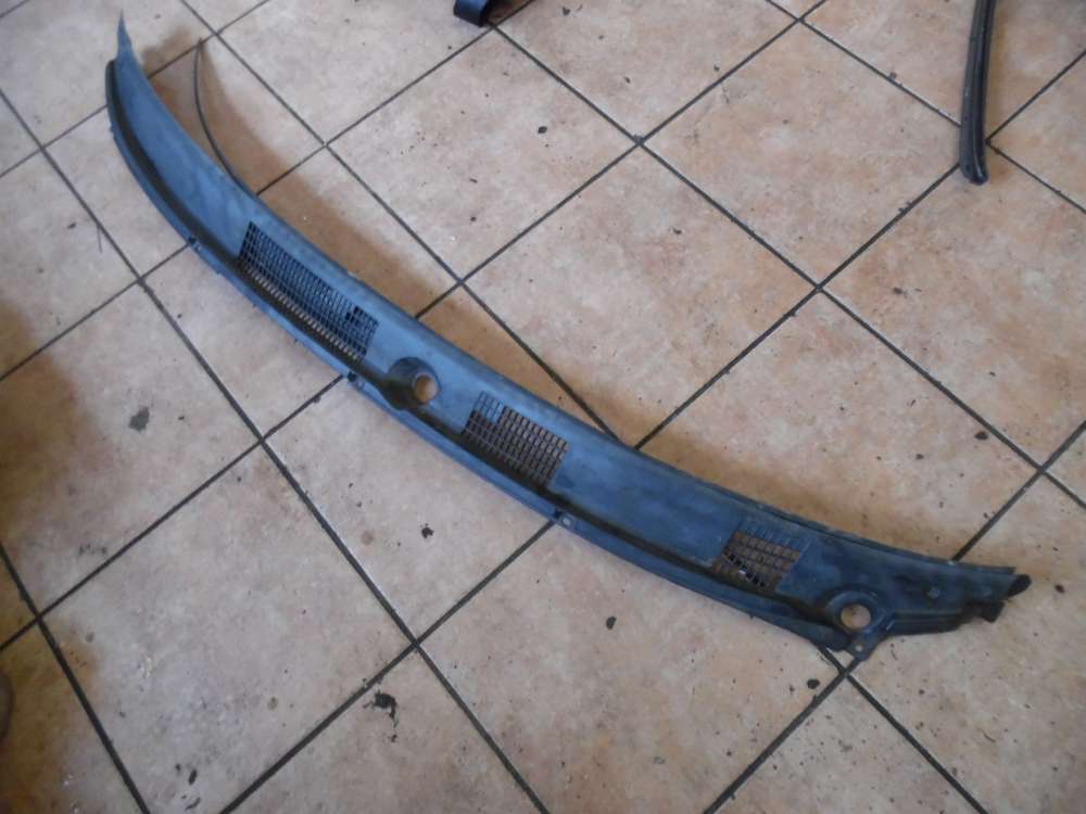 Mitsubishi Carisma Wasserkasten Windlauf Wasserabweiser MB944695