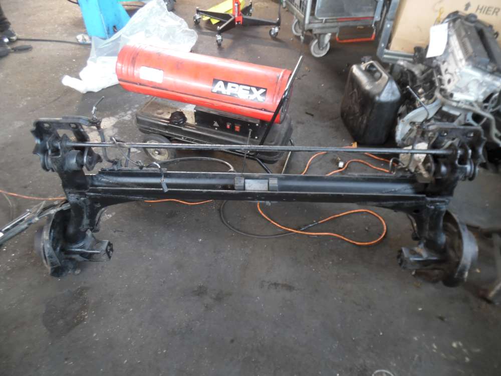 Audi A4 1,8 Hinterachse Achstr�ger 