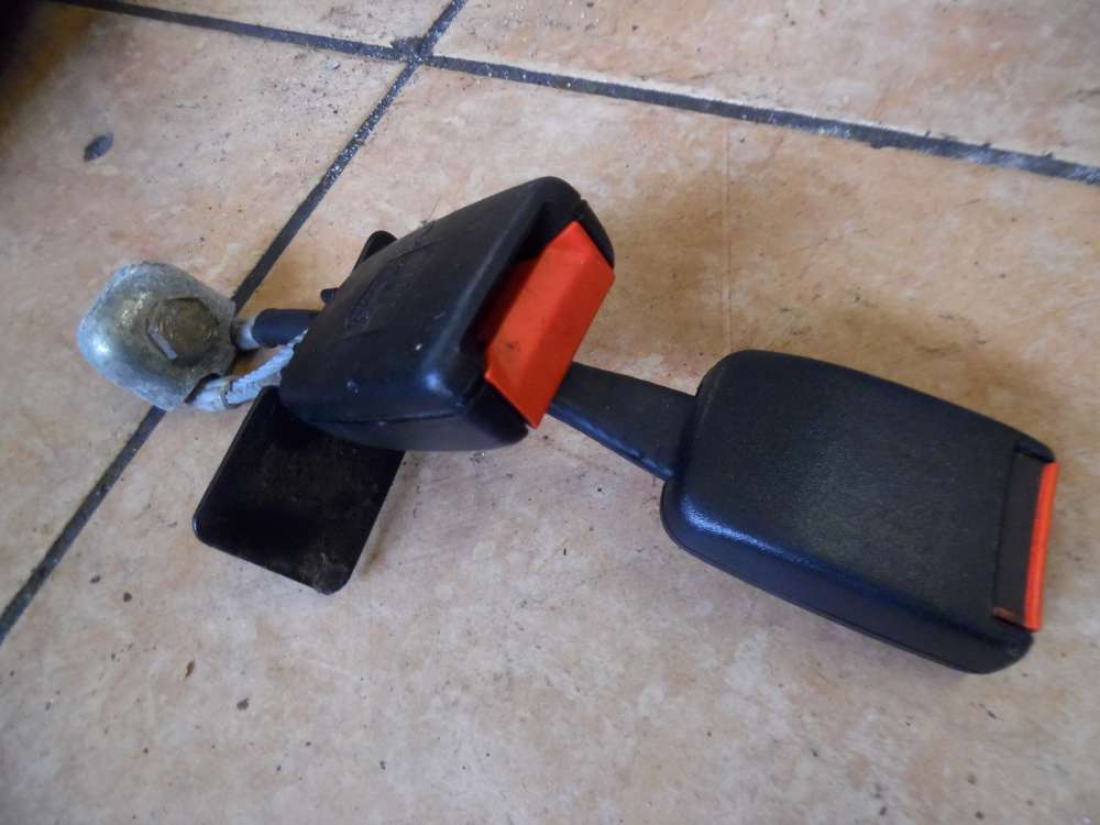 Audi A4 B5 Gurtschloss Doppelgurtschloss Hinten Links 8D0857739