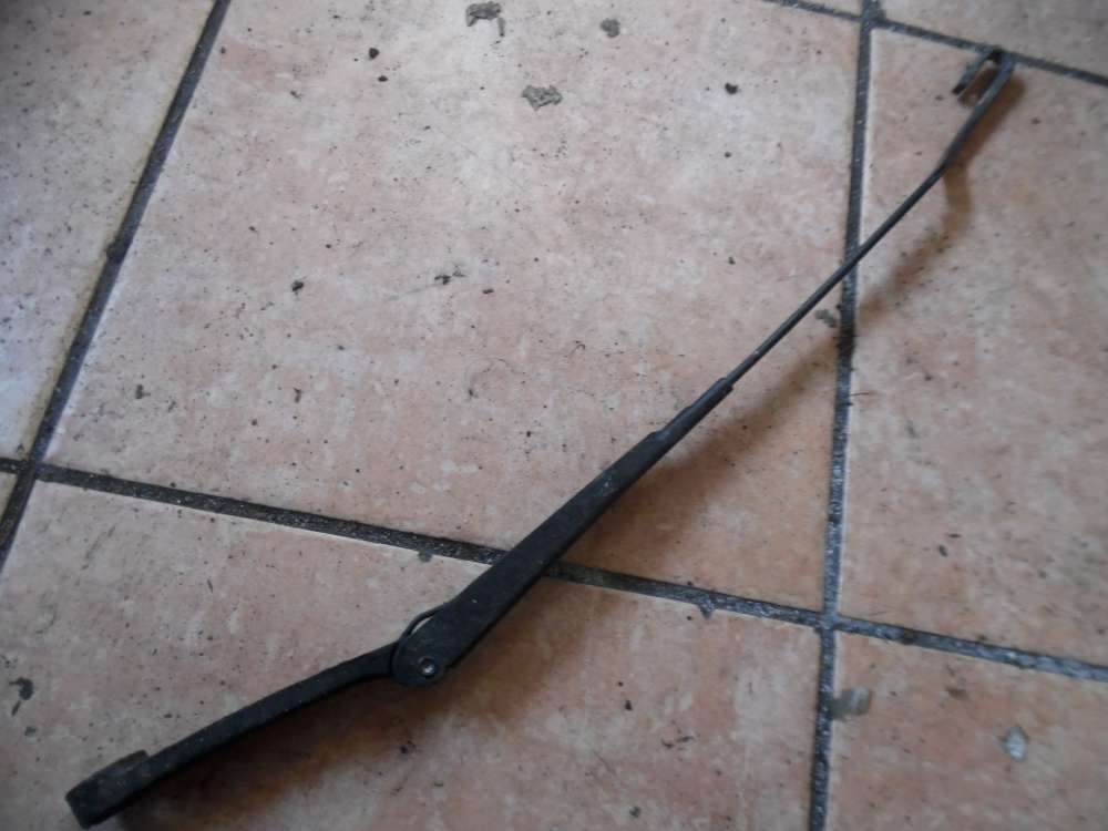 Audi A4 B5 Wischerarm Vorne Links 8D1955407