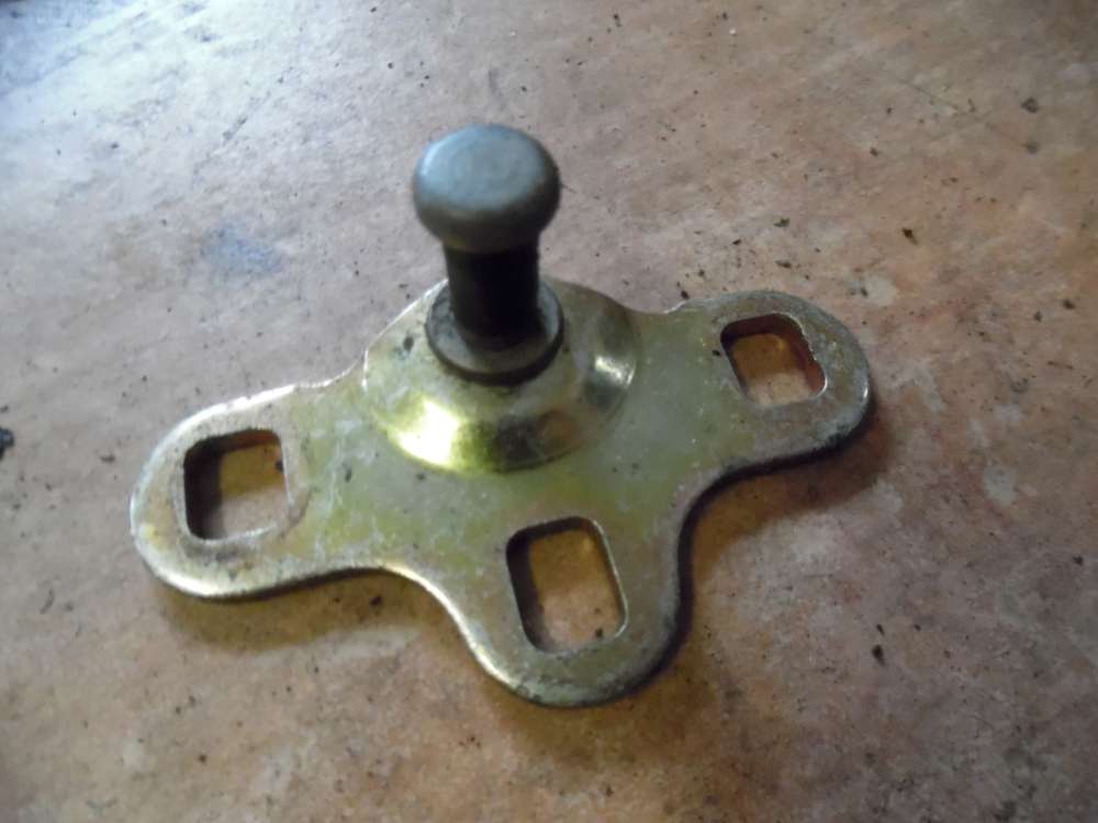 Ford Fiesta IV Heckklappenfanghaken Schlie�keil