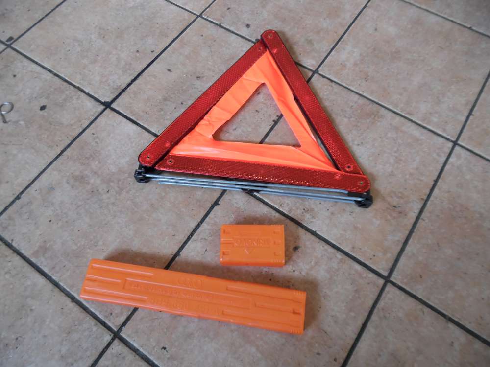 VW Passat 3B Warndreieck 8D9860251 