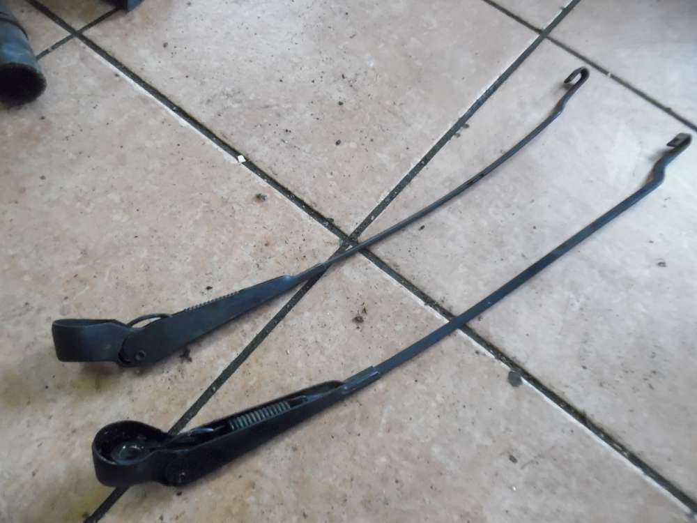 Opel Corsa B Wischerarme Vorne 90386266 90386267