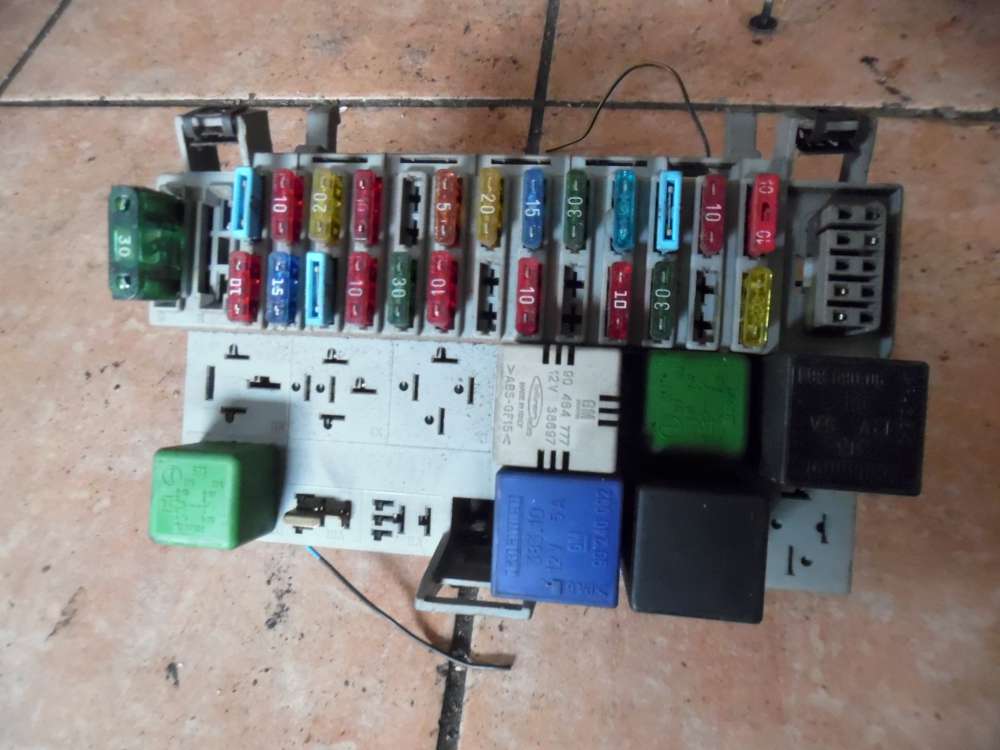 Opel Corsa B Sicherungskasten mit Relais