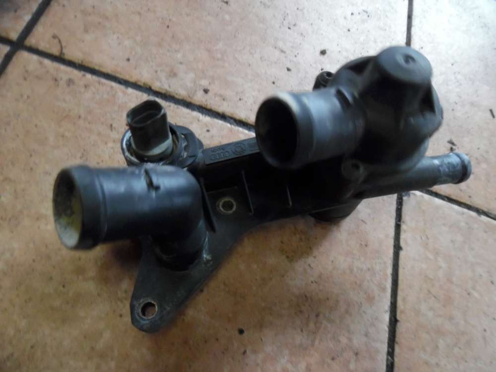 VW Polo 9N 1,2 K�hlmittelreglergeh�use Thermostat 03L121111
