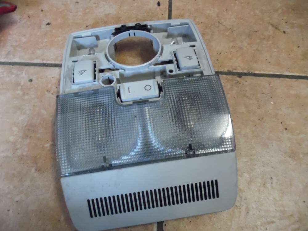 Audi A3 8P Innenleuchte Innenraumleuchte Vorne 8E0947555