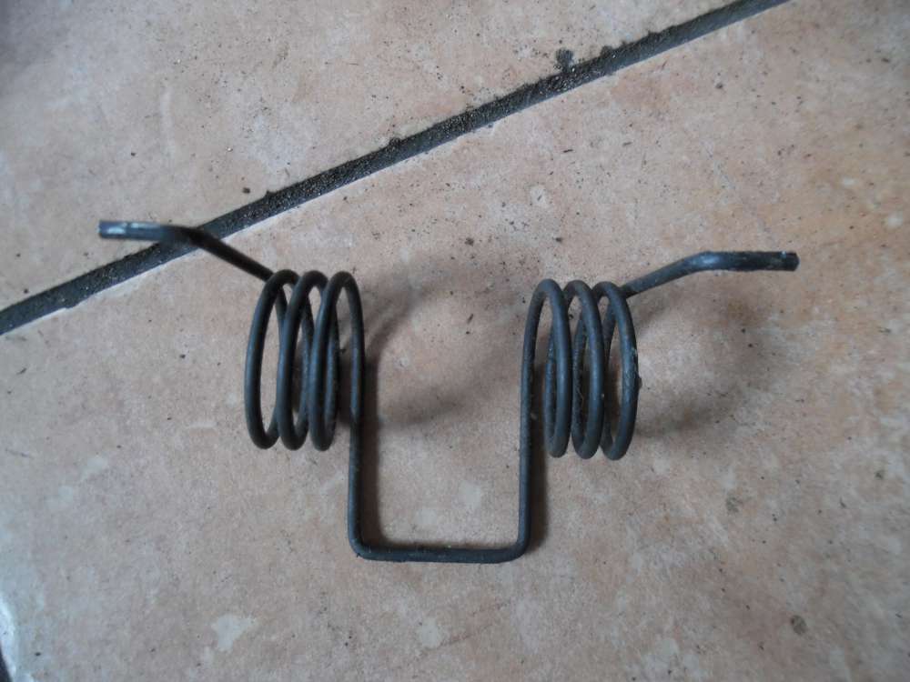 Opel Insignia A 2,0CDTi R�ckholfeder am Kupplungspedal Fr�hling