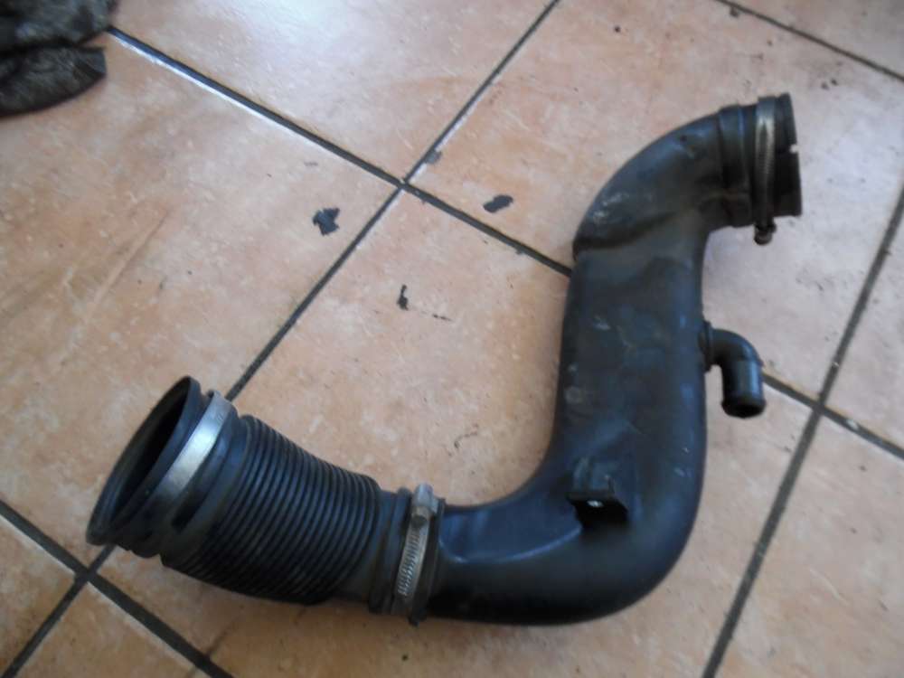 Opel Astra H Ansaugschlauch 55561910