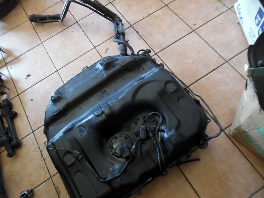 Honda Shuttle RA Kraftstofftank Benzinpumpe mit Einf�llstutzen