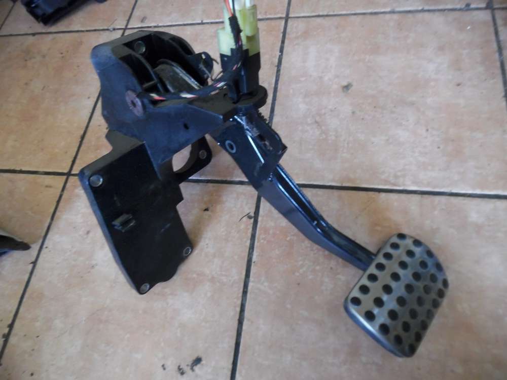Mercedes-Benz B-Klasse W245 Automatik Bremspedal Pedalbock A1692902801