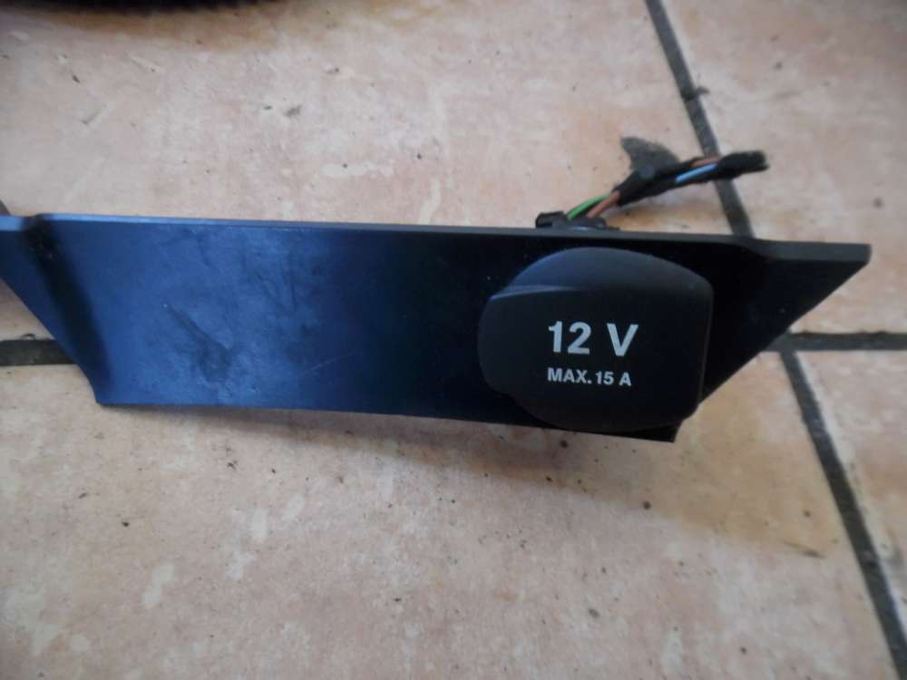 Mercedes-Benz B-Klasse W245 Steckdose Mittelkonsole A1696830136 