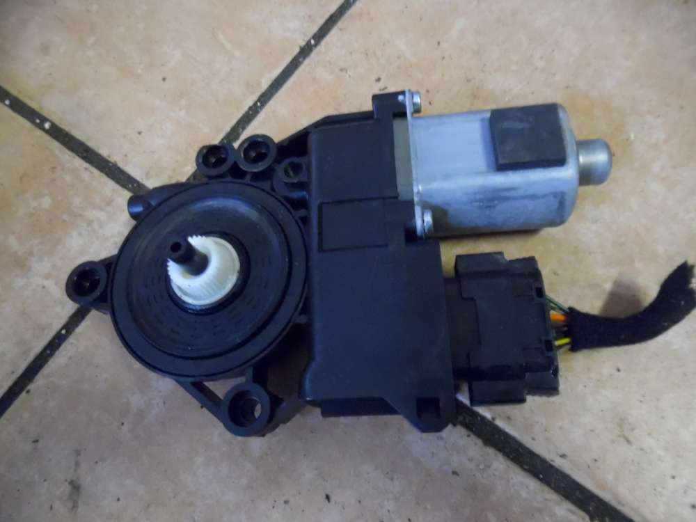 Hyundai i40 Fernsterhebermotor Vorne Links 82450-3Z010    
