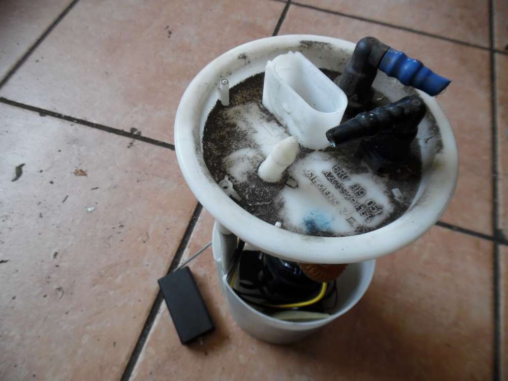 VW Polo 6R Kraftstoffpumpe Benzinpumpe 6R0919051