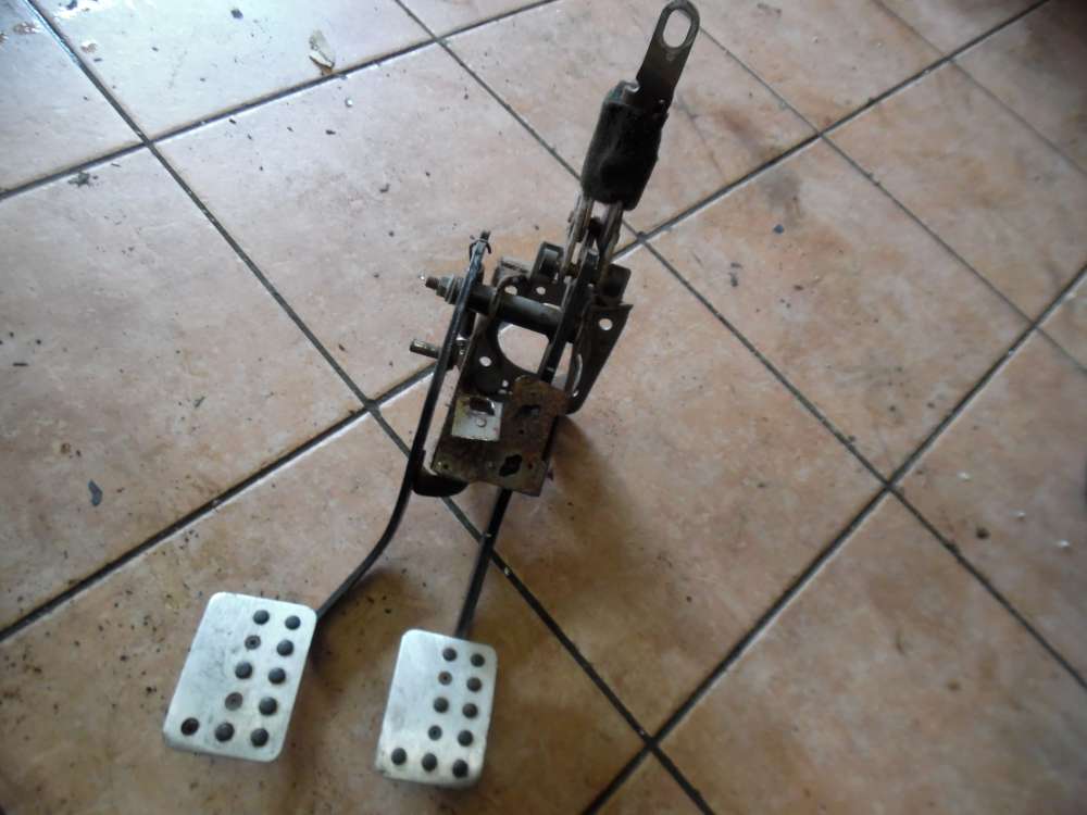 Ford Focus MK1 Pedal Bremspedal Kupplungspedal 9820-24551